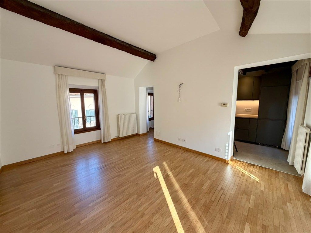 Bilocale ristrutturato Via Longhi 2, Monza