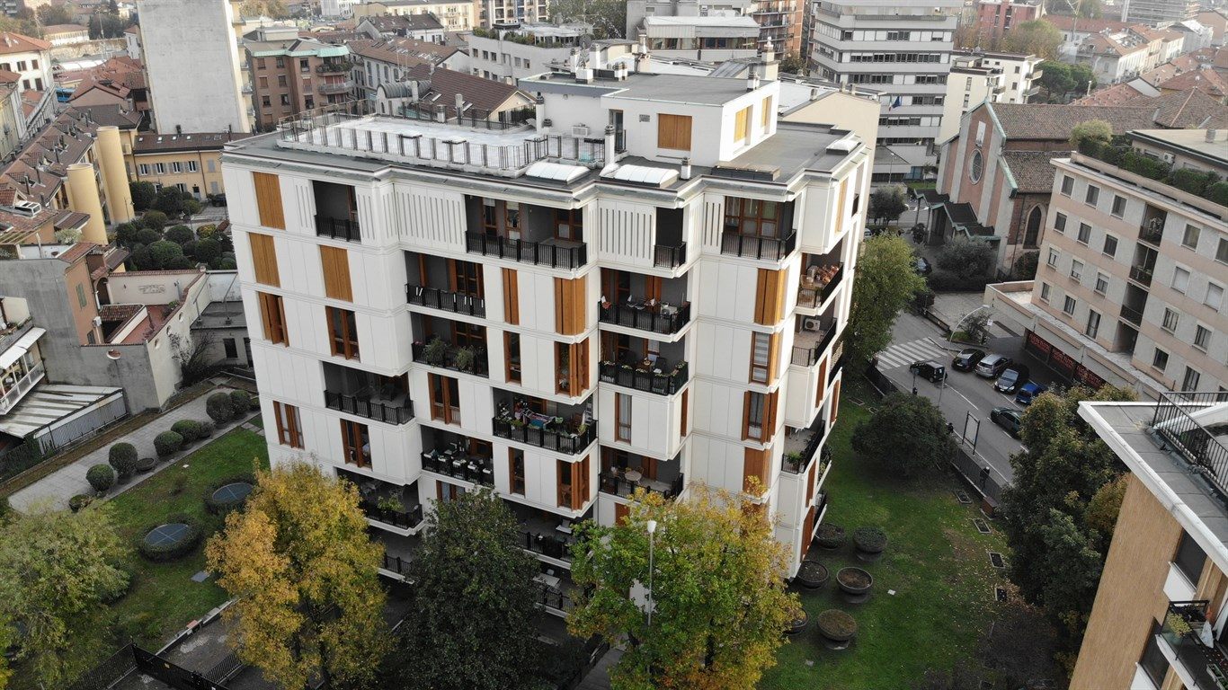 Vendesi Attico esclusivo con terrazzo panoramico – Residenza La Balossa, Monza